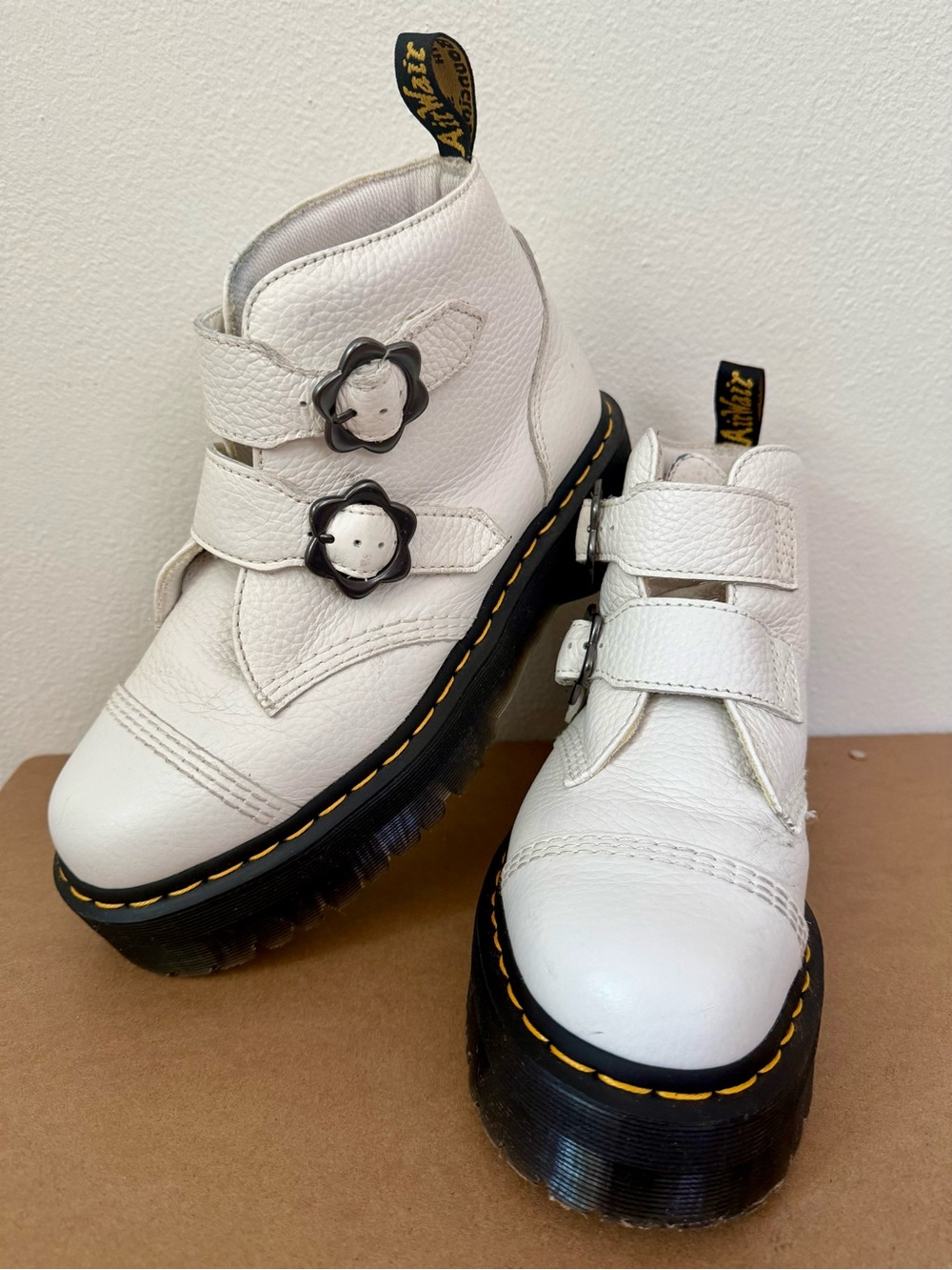 Dr. Martens Women’s Devon boot, size US 9